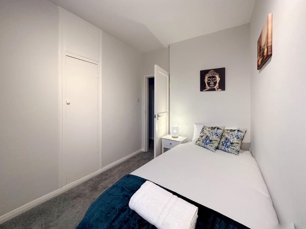 Zoey Place Near Thames River - 2 Double Beds, 1 Single Bed, Spacious, Ideal For Families London Bagian luar foto