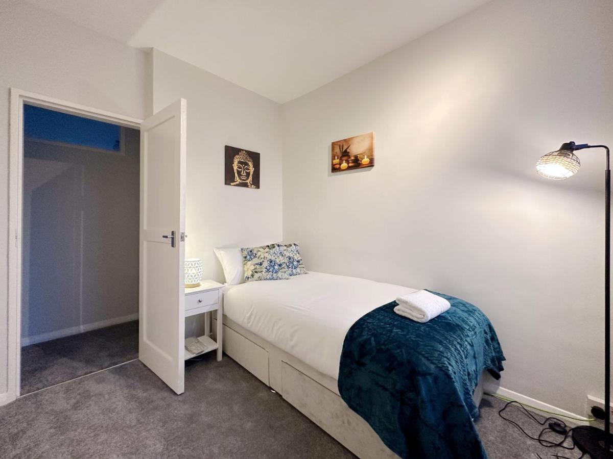 Zoey Place Near Thames River - 2 Double Beds, 1 Single Bed, Spacious, Ideal For Families London Bagian luar foto