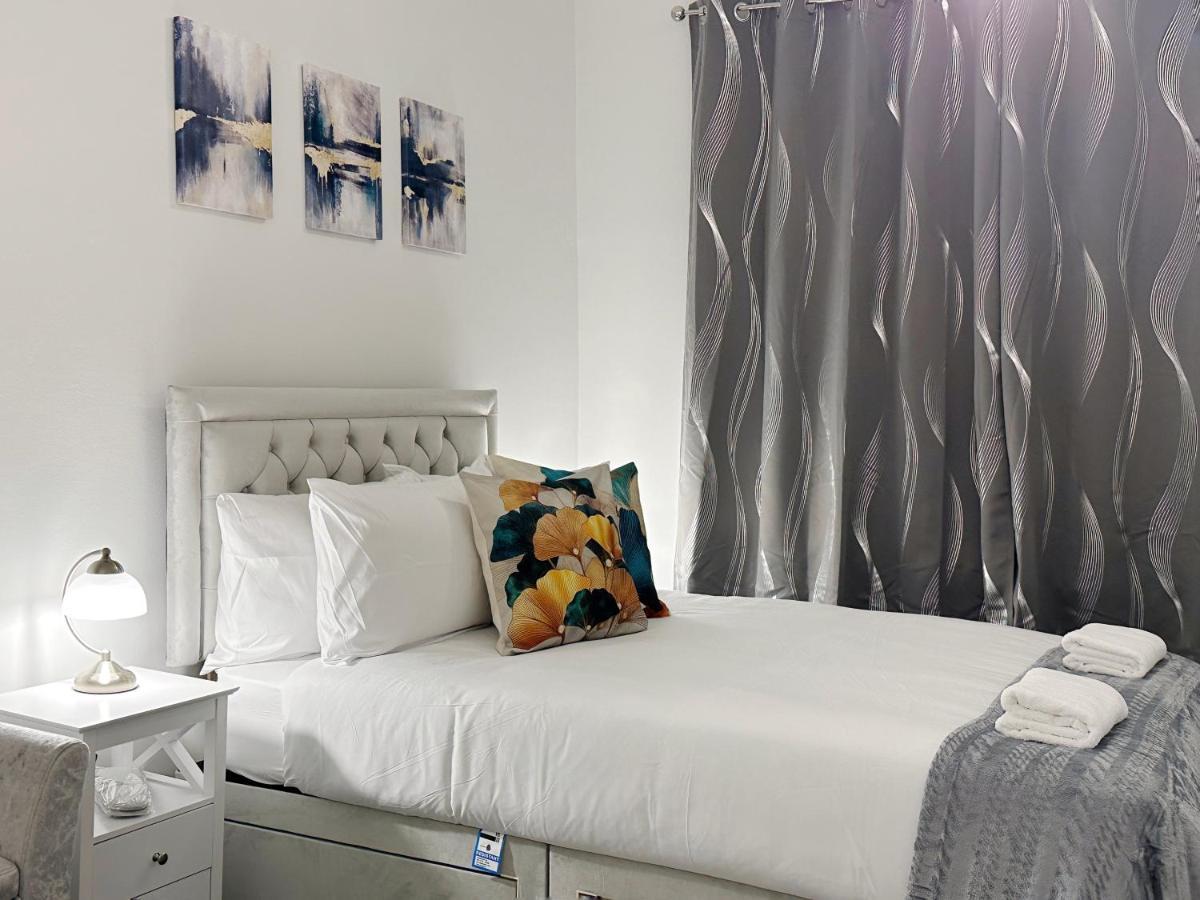 Zoey Place Near Thames River - 2 Double Beds, 1 Single Bed, Spacious, Ideal For Families London Bagian luar foto