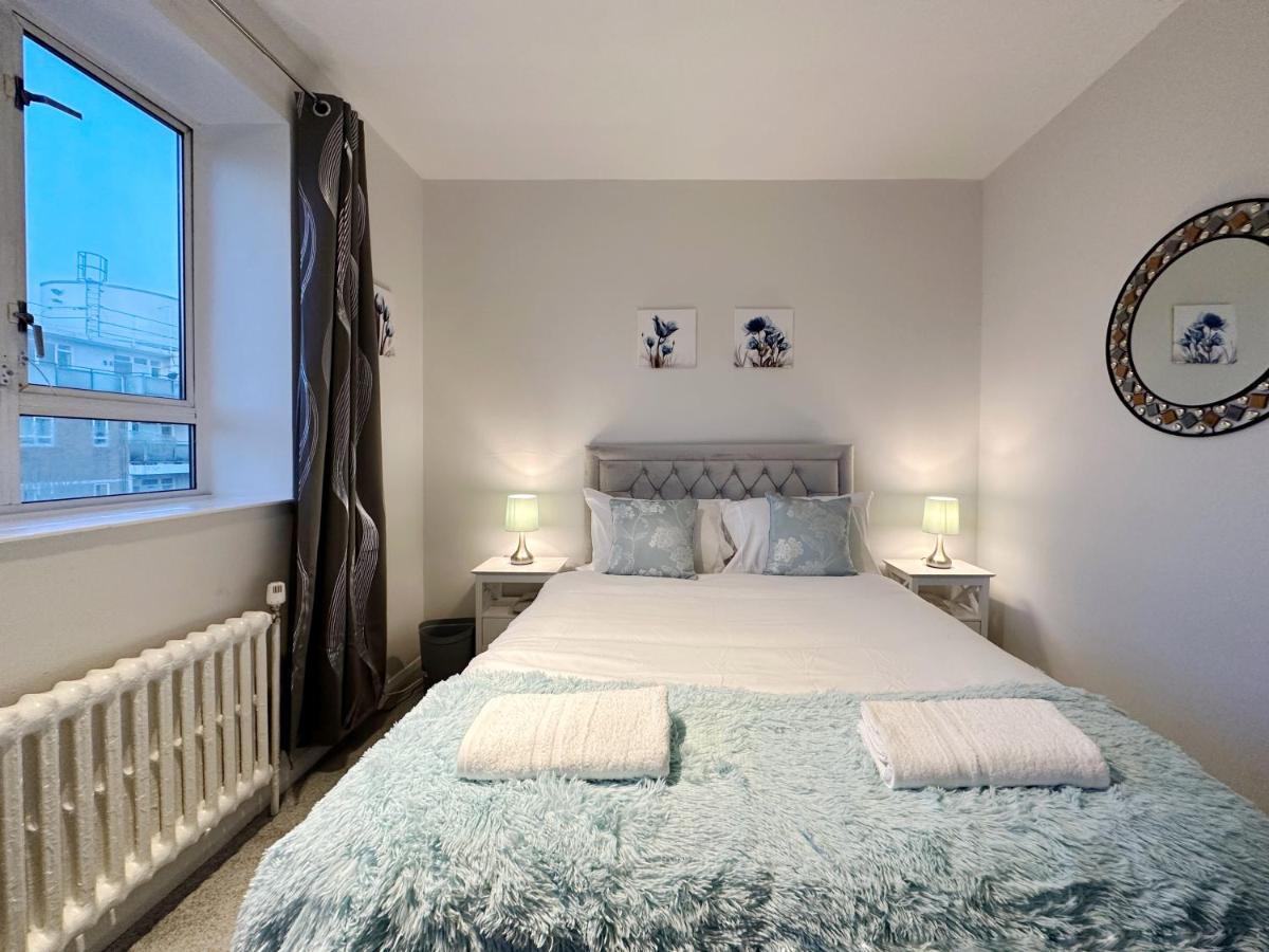 Zoey Place Near Thames River - 2 Double Beds, 1 Single Bed, Spacious, Ideal For Families London Bagian luar foto